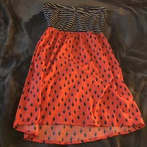 Cute strapless dress!